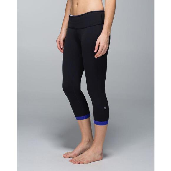 lululemon athletica Pants - Lululemon Wunder Under Crop (Reversible) Bruised Berry / Black Size 4